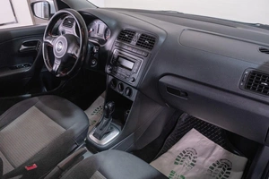 Седан Volkswagen Polo 2015 года, 849000 рублей, Томск