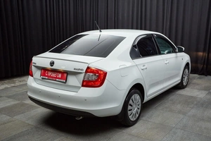 Лифтбек Skoda Rapid 2015 года, 947000 рублей, Красноярск