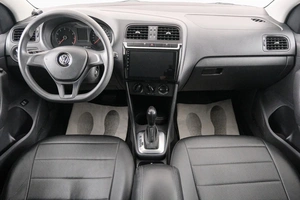 Седан Volkswagen Polo 2016 года, 1099000 рублей, Красноярск