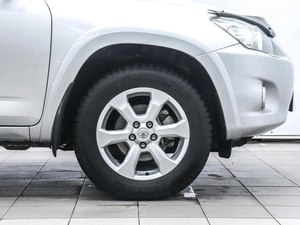 Внедорожник Toyota RAV4 2011 года, 1750000 рублей, Красноярск