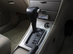 Хетчбэк Toyota Corolla 2004 года, 610000 рублей, Омск