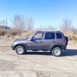 Внедорожник Chevrolet Niva 2014 года, 448000 рублей, Красноярск