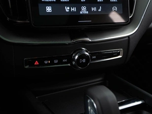 Внедорожник Volvo XC60 2025 года, 6198999 рублей, Москва