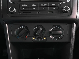 Седан Volkswagen Polo 2011 года, 999000 рублей, Аксай