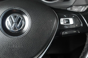 Внедорожник Volkswagen Tiguan 2018 года, 2999000 рублей, Тюмень