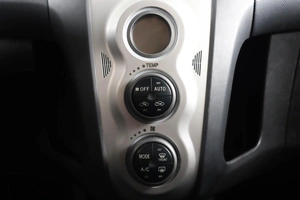 Хетчбэк Toyota Yaris 2008 года, 539000 рублей, Пермь