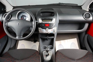 Хетчбэк Peugeot 107 2010 года, 599000 рублей, Тюмень