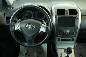 Седан Toyota Corolla 2008 года, 999000 рублей, Омск