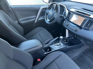 Внедорожник Toyota RAV4 2018 года, 2790000 рублей, Абакан