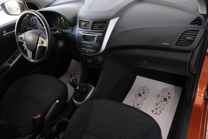 Хетчбэк Hyundai Solaris 2015 года, 989000 рублей, Омск