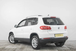 Внедорожник Volkswagen Tiguan 2011 года, 1409000 рублей, Кемерово
