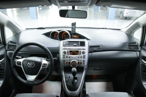 Минивэн Toyota Verso 2010 года, 1008000 рублей, Солонцы
