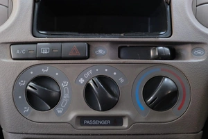 Седан Toyota Platz 2003 года, 399000 рублей, Омск