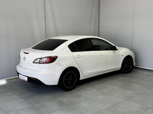 Седан Mazda 3 2011 года, 975000 рублей, Красноярск