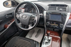 Седан Toyota Camry 2013 года, 1699000 рублей, Барнаул