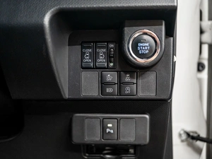 Минивэн Toyota Roomy 2020 года, 1080000 рублей, Красноярск