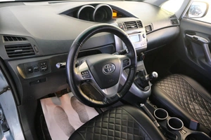 Минивэн Toyota Verso 2009 года, 919000 рублей, Омск