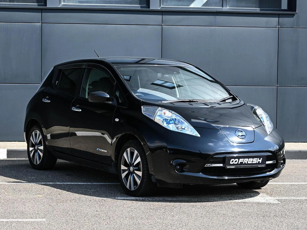 Хетчбэк Nissan Leaf 2017 года, 1358000 рублей, Кирилловка