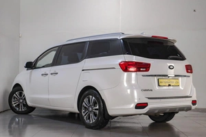 Минивэн Kia Carnival 2019 года, 2899000 рублей, Челябинск