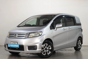 Минивэн Honda Freed 2010 года, 999000 рублей, Челябинск