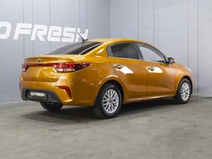 Седан Kia Rio 2017 года, 1150000 рублей, Омск