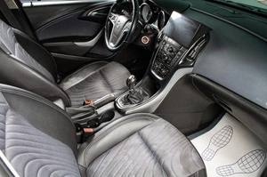 Седан Opel Astra 2014 года, 689000 рублей, Сургут