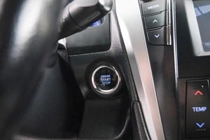 Седан Toyota Camry 2016 года, 1979000 рублей, Красноярск