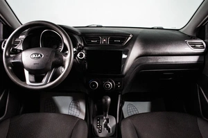Хетчбэк Kia Rio 2013 года, 1039000 рублей, Сургут