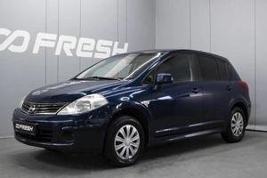Хетчбэк Nissan Tiida 2010 года, 880000 рублей, Омск