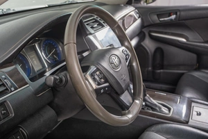 Седан Toyota Camry 2017 года, 1299000 рублей, Томск