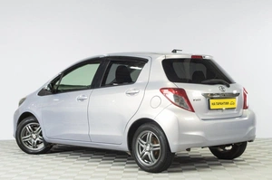 Хетчбэк Toyota Vitz 2013 года, 799000 рублей, Челябинск