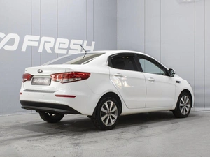 Седан Kia Rio 2015 года, 915000 рублей, Омск