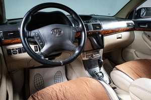 Седан Toyota Avensis 2005 года, 599000 рублей, Сургут