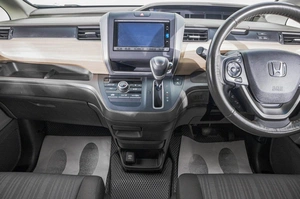 Минивэн Honda Freed 2017 года, 1639000 рублей, Барнаул
