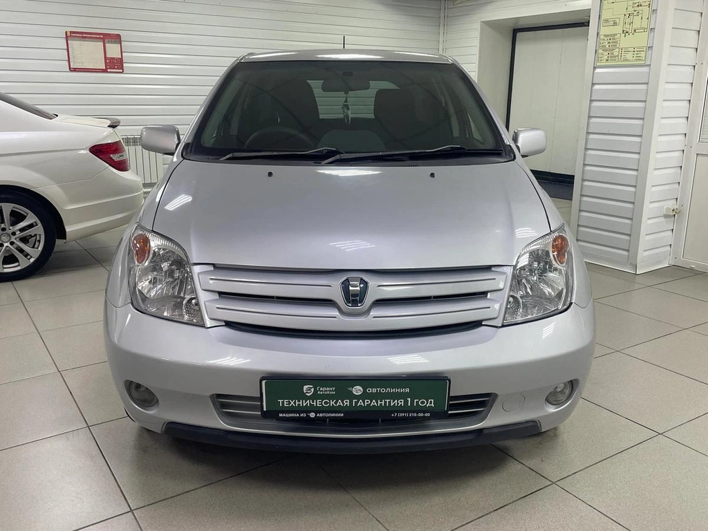Хетчбэк Toyota Ist 2002 года, 550000 рублей, Ачинск