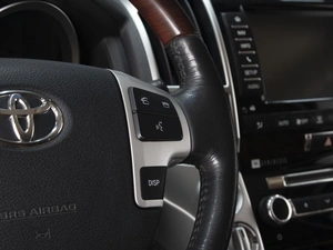 Внедорожник Toyota Land Cruiser 2015 года, 3350000 рублей, Омск