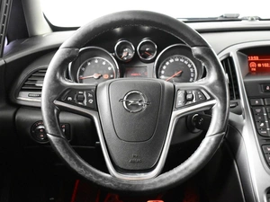 Седан Opel Astra 2013 года, 676200 рублей, Казань
