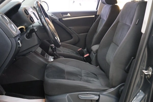 Внедорожник Volkswagen Tiguan 2015 года, 1849000 рублей, Омск
