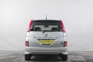 Минивэн Toyota Isis 2009 года, 1109000 рублей, Кемерово