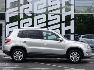 Внедорожник Volkswagen Tiguan 2011 года, 1144000 рублей, Волгоград