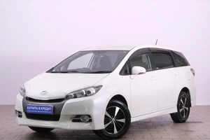 Минивэн Toyota Wish 2017 года, 2019000 рублей, Омск