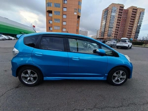 Хетчбэк Honda Fit 2010 года, 799999 рублей, Красноярск