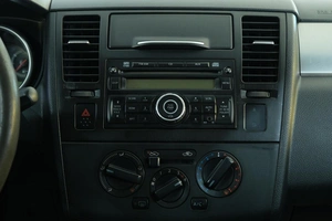 Хетчбэк Nissan Tiida 2010 года, 889000 рублей, Омск