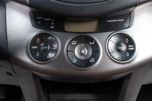 Внедорожник Toyota RAV4 2010 года, 1359000 рублей, Челябинск
