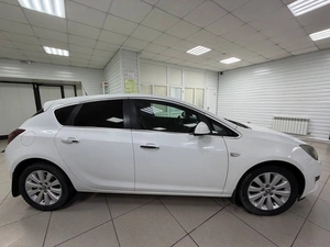 Хетчбэк Opel Astra 2012 года, 695000 рублей, Ачинск