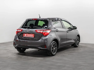 Хетчбэк Toyota Vitz 2019 года, 1000000 рублей, Красноярск