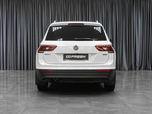 Внедорожник Volkswagen Tiguan 2019 года, 2599000 рублей, Тюмень