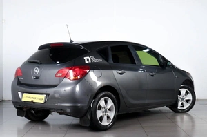 Хетчбэк Opel Astra 2011 года, 709000 рублей, Челябинск
