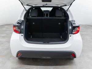 Хетчбэк Toyota Yaris 2020 года, 1120000 рублей, Красноярск