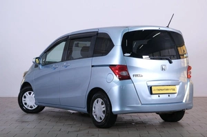 Минивэн Honda Freed 2010 года, 1049000 рублей, Омск